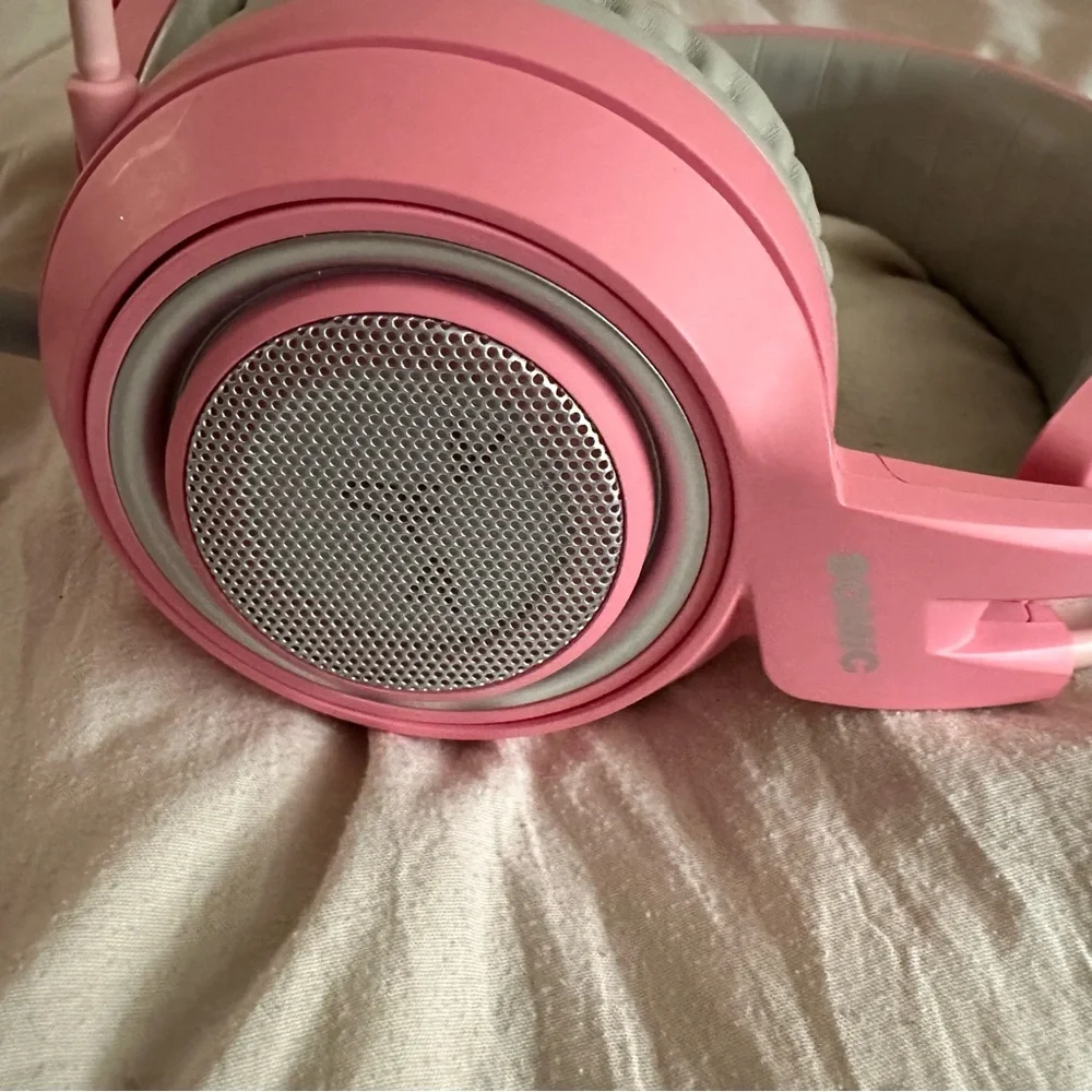 Pink and Gray Over-Ear Headphones with Cat Ears - Picture 6 of 9